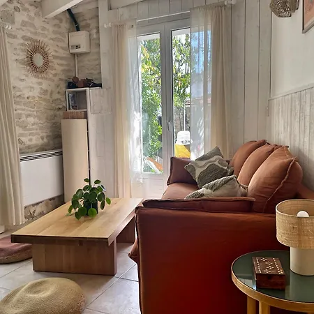 Nyaraló Maison De Charme Avec Jardin - A 10mn A Velo *